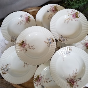 Antique China Bowls Porcelain Dessert Bowls / Sauce Bowls Set of 8 Berry Bowls Pink and Blue Flowers Green Leaves Gold Victorian High Tea