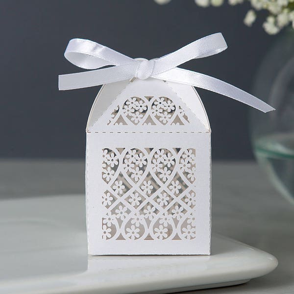Bridal Shower Favor Boxes - White Daisy Wedding Favor Boxes - Candy Favor Boxes - Baby Shower Favor Boxes - 10-pack - Laser Cut