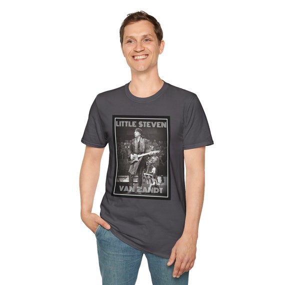 El pequeno STEVE VAN ZANDT toca en concierto junto a su hermano The Boss Bruce Springsteen Camiseta clasica Etsy Espana