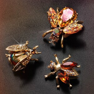 Bee Brooch, Bee Pin, Bee Jewelry, Bee, Brooch, Pin, Bumble Bee Pin, Honey Bee Pin, Bees, Insect Brooch, Insect Jewelry, Insect P5280(TOPAZ)