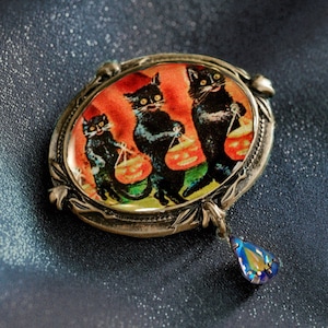 Cat pin, Halloween Enamel Pin, Black Cat brooch,  Halloween Jewelry, Halloween trick or treat gift P337
