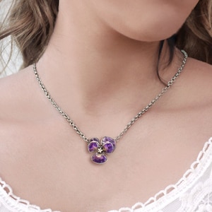 Presente de dia das mães, colar de amor-perfeito esmaltado vintage, colar de flores, joias de amor-perfeito, joias violetas, joias de flores, colar vintage, N1590