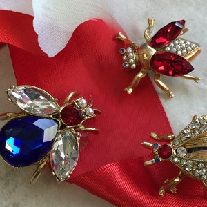 Bee Brooch, Red White Blue Jewelry, Women Vote Jewelry, Queen Bee Pin, Patriotic Jewelry, Honey Bee Insect Brooch P5280-RWB