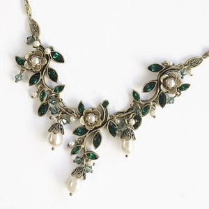 Emerald green crystal vintage necklace, Emerald statement necklace,  Romantic flower necklace N1186-GR