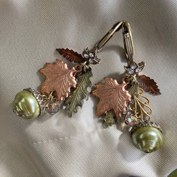 Fall Autumn Leaves  Earrings, Acorn Jewelry, Autumn Colors Jewelry, Dangle Oak Leaf Vintage Earrings, Oak Leaf Jewelry  E648