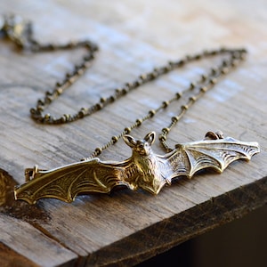 Bat Necklace, Bat Jewelry, Bat Pendant, Halloween Jewelry, Bat, Halloween Necklace, Vampire Necklace, Halloween Bat, Gothic Jewelry N119