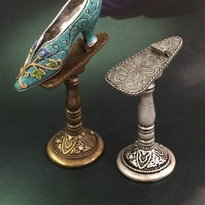 Miniature Victorian Shoe Stand: Collectible Display, Jeweler&#39;s Metal