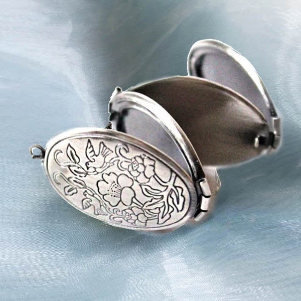 Silver multiple photo locket, Family folding locket, Memorial Vintage Locket style for Mothers Day, Grandma Gift F2181