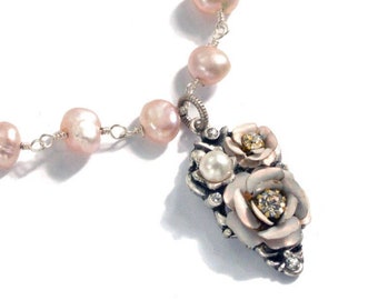 Pearl and Flower Necklace, Pearl Necklace, Flower Necklace, Boho Necklace, Beach Necklace, Pearl Beach Necklace, Flower Pendant N1213