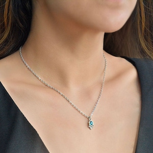 Collar con piedra natal de cristal de Swarovski: delicado colgante de plata