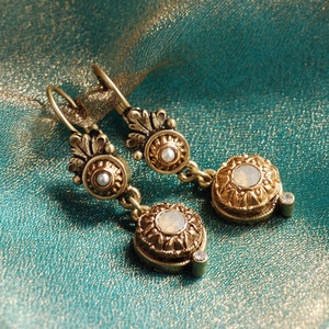 Boucles d’oreilles victoriennes, petites boucles d’oreilles, boucles d’oreilles minimalistes, boucles d’oreilles Opale, boucles d’oreilles de plage, boucles d’oreilles vintage, boucles d’oreilles en or E1172