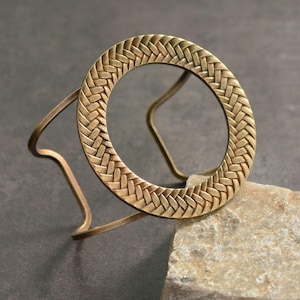 Modern Circle Mid-Century Cuff Bracelet, Circle Bracelet, Retro Jewelry, Simple, Minimalist, Metal Bracelet, Bronze, 1960s Jewelry BR567