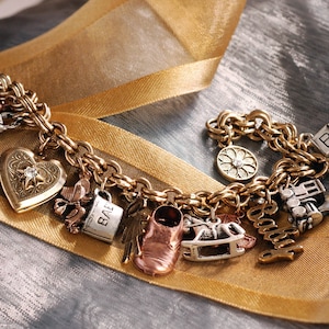 Mother Baby Charm Bracelet, Push Present, Mothers Day Gift, Pregnancy, Childhood, Baby Shower Gift, New Baby, New Mom, Gift for her BR680