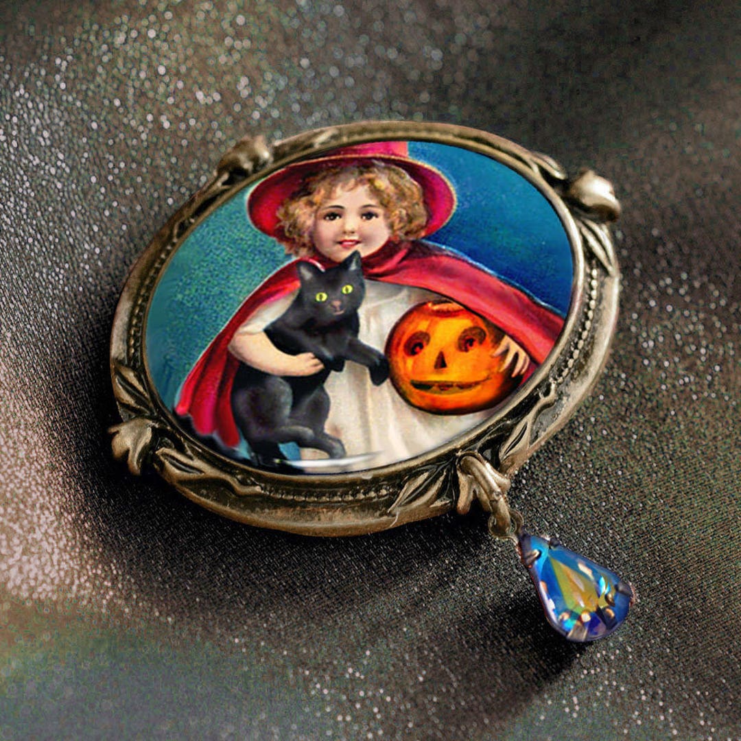 Fun Express 12 PC Magical Halloween Beaded Charm Bracelet Craft Kit