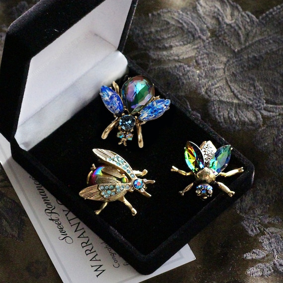 Bee Brooch, Bee Pin, Bee Jewelry, Bee, Brooch, Pin, Bumble Bee Pin, Honey Bee Pin, Bees, Insect Brooch, Insect Jewelry, Insect P5280 Bee Brooch, Bee Pin, Bee Jewelry, Bee, Brooch, Pin, Bumble Bee Pin, Honey Bee Pin, Bees, Insect Brooch, Insect Jewelry, Insect P5280