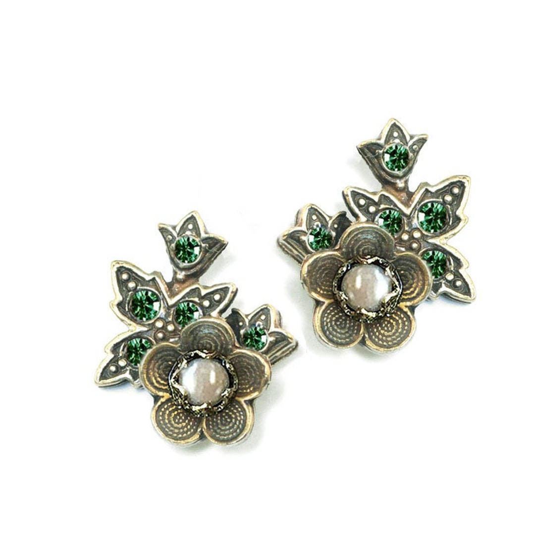 Emerald Green Stud Earrings Dainty Vintage Flower Earrings Etsy