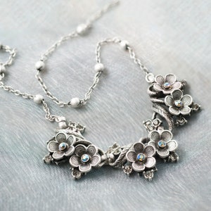 Silver Flower Necklace, Dainty silver flower necklace, Vintage wedding necklace, Vintage flower jewelry  N347-R