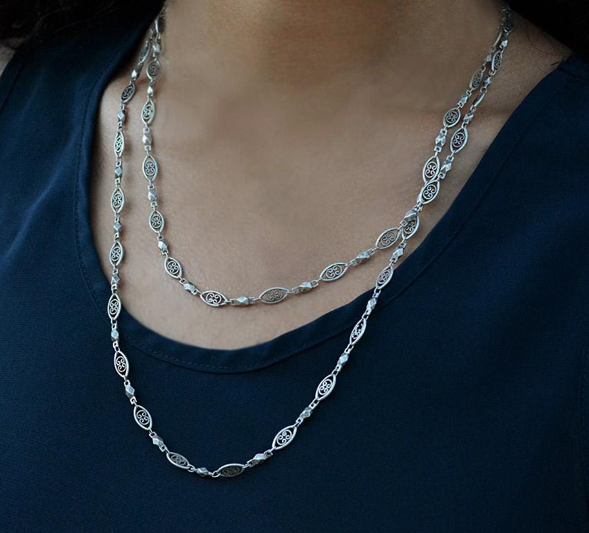 Collana lunga con catena in filigrana d'argento: delicata stratificazione boho in oro, argento, bronzo, N1317 - Italia