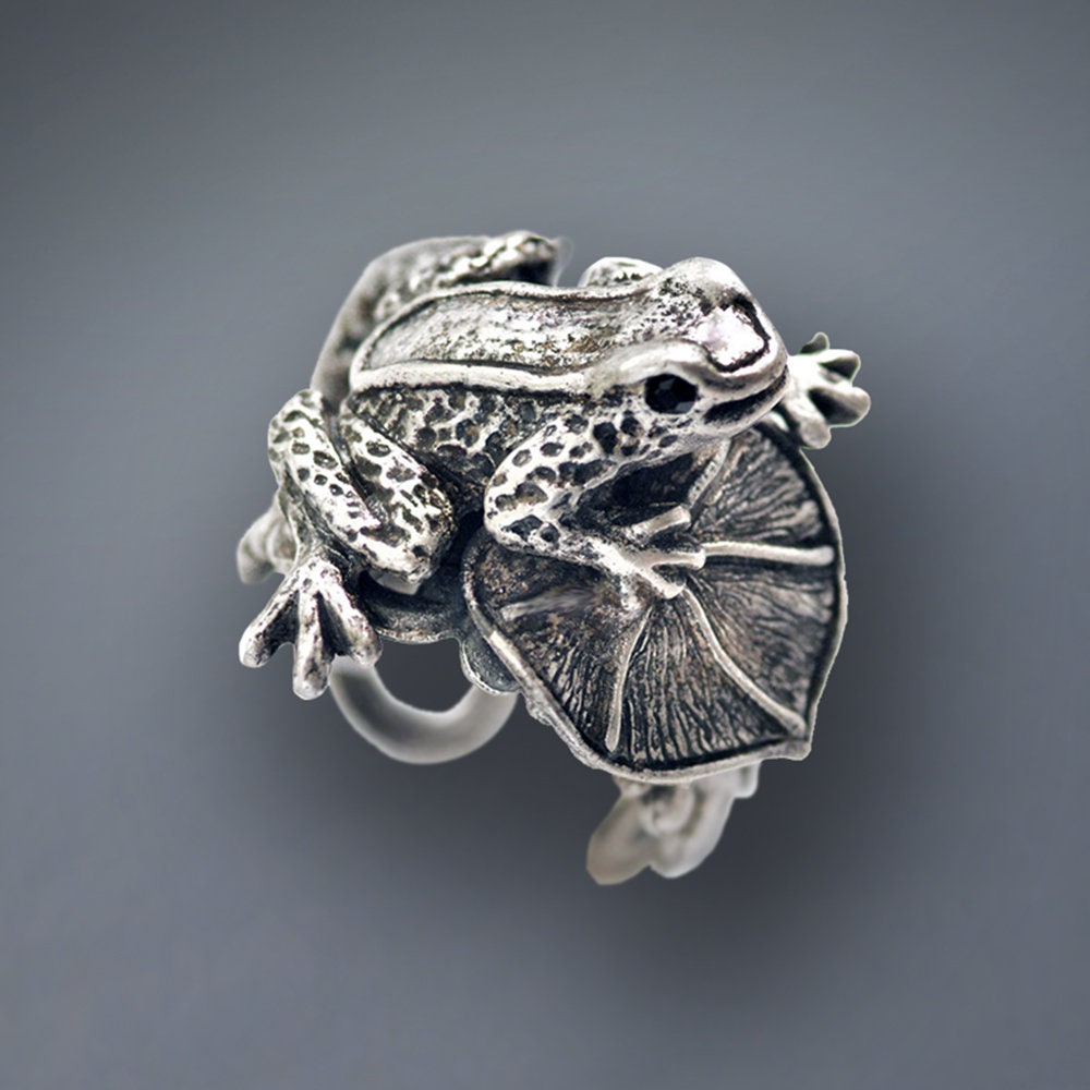 Sculptural Frog Ring: Burnished Silver Nature Jewelry - Etsy