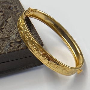 Victorian vintage gold bangle bracelet for little girl, baby  antique hinged bangle BR208