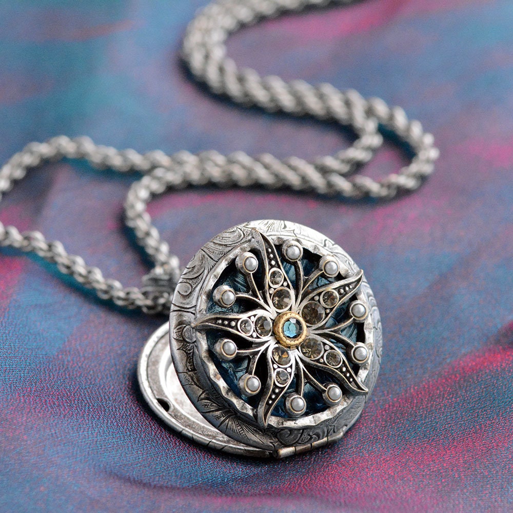 Victorian Star 1860s Locket Victorian 