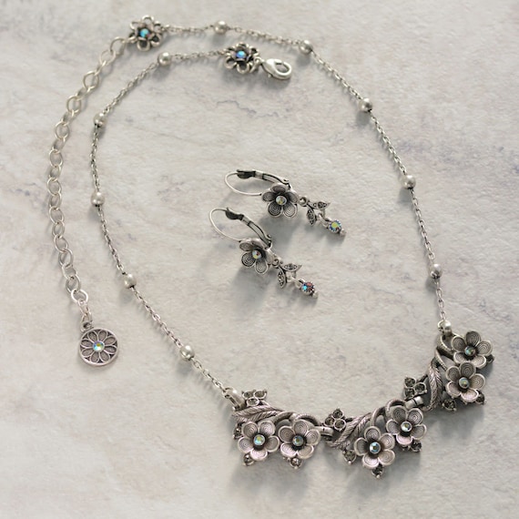 Silver Flower Necklace, Dainty Silver Flower Necklace