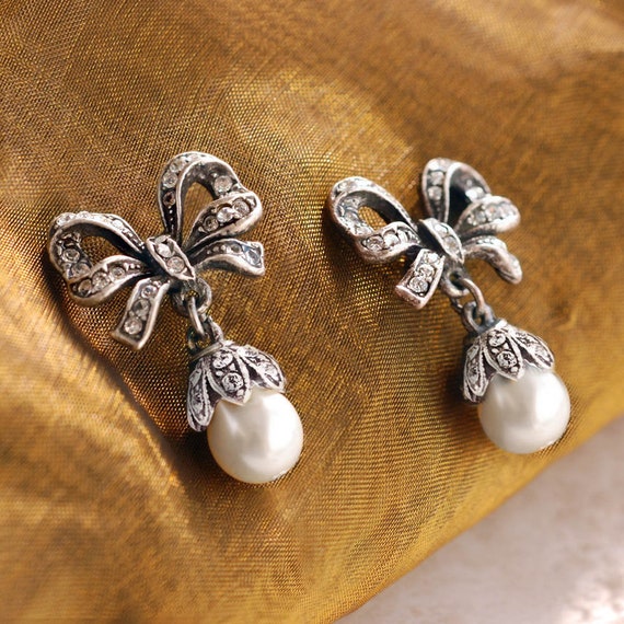 Bow Earrings, Pearl Bow, Silver Bow Earrings, Ribbon Earrings, Bow Jewelry, Pearl Earrings, Wedding Earrings, Bridal Earrings E1265