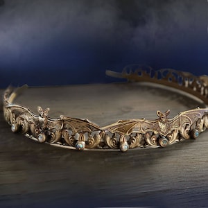 Vampire Bat Hairband Crown, Gothic Halloween Bat Crown, Medieval Memento Mori Dark Academia Alternate bride Tiara, Halloween Jewelry H100