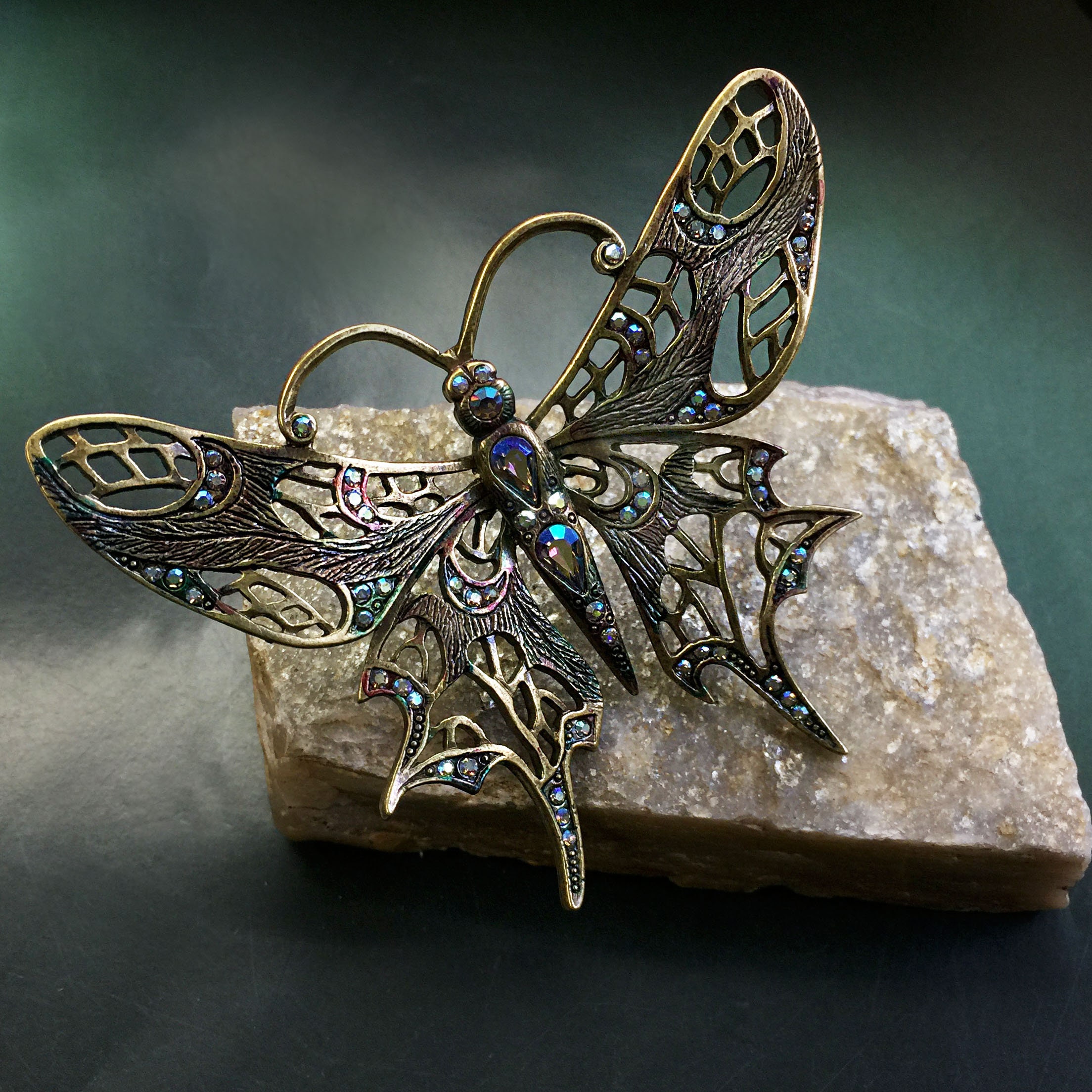 Fashion Classic Atmospheric Pearl Butterfly Brooches Pins