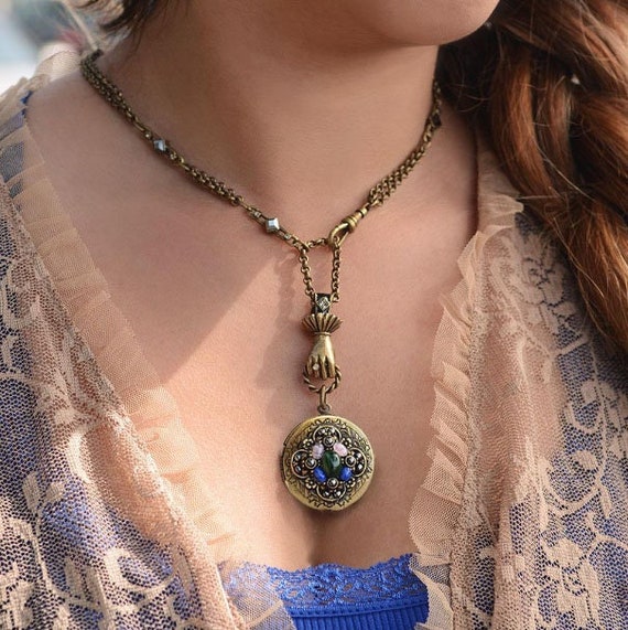 Amazon.com: Antique Silver Life Tree Photo Locket Necklace Pendant Gift  Vintage Style: Clothing, Shoes & Jewelry