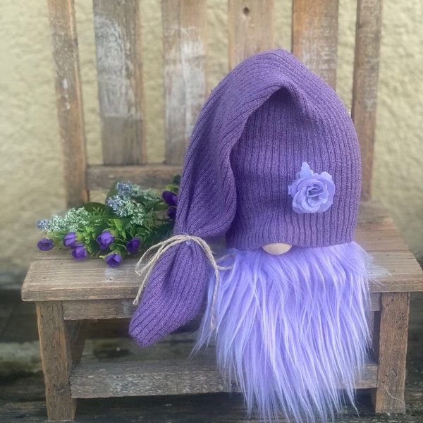 Sitting lavender gnome, Spring gnomes, Farmhouse gnomes, Lavender room decor, Nisse, Tomte