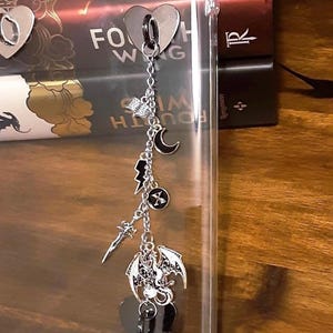 Marcapáginas con dije de dragón de cuarta ala, accesorio para sujetar el teléfono inspirado en el romanticismo.