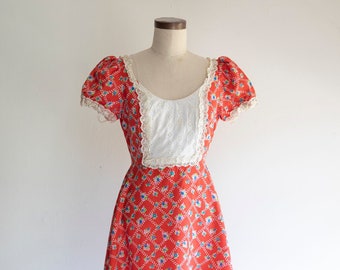 1970s Red Calico Vintage Gunne Sax style prairie dress with lace detail and trim / bright red floral print maxi dress / batsheva style