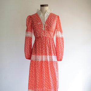 1970s Red Calico Vintage Gunne Sax style prairie dress with lace detail and trim / bright red floral print maxi dress / batsheva style