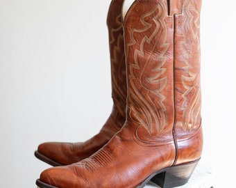 Vintage bruine leren laarzen met geborduurd detail Heren 10 Cowboylaars jaren '70 stijl Justin Boot / gemaakt in vintage leer uit de VS