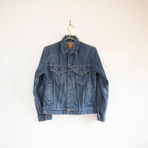 Vintage distressed Levi jean jacket Small four pocket 42 1970s indigo dark wash classic trucker faded distressed destroyed vintage 0914