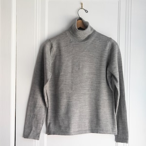 Vintage Small Merino Wool Lord and Taylor wool pullover turtleneck Knit traditional Sweater Jumper / Soft gray wool minimal sweater