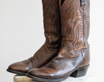 Vintage-Cowboystiefel aus braunem Leder mit gesticktem Detail, Herrengröße 10 von Lucchese / Ledersohle im 70er-Jahre-Stil, hergestellt in den USA