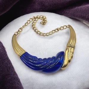 Vintage Signed Designer Park Lane Statement Blue Acrylic wave twist gold tone choker necklace Retro chunky Bold
