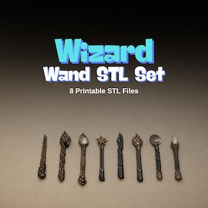 Op de afbeelding: Een verzameling van acht verschillende toverstaven gerangschikt in een rij, met gevarieerde texturen en uiteinden zoals ster-, maan- en vlamontwerpen. De tekst erboven luidt Wizard Wand STL Set 8 Printable STL Files in blauw en wit.