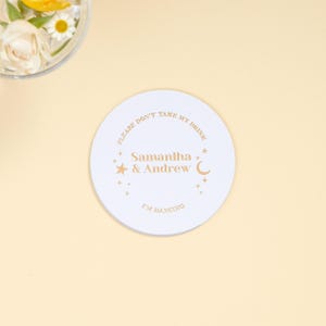 Bajo las estrellas, posavasos personalizados celestiales / cartón prensado / 10 cm de diámetro, recuerdos de boda, diseño del zodíaco imagen 1
