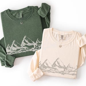 Camiseta Comfort Colors de manga comprida com estampa de montanha, camiseta minimalista de inverno com tema de cordilheira, presente para amantes da natureza.