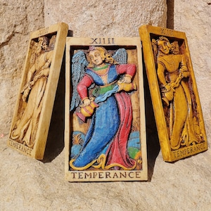 TEMPERANCE. Sculptural half-relief of the Tarot card "Temperance". Relieve escultórico de la carta del Tarot "La Templanza"