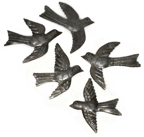 Pájaros grandes de metal, decorativos, ornamentales, juego de 3, para  colgar en la pared, hechos a mano en Haití, decoraciones de jardín de 11 x  12