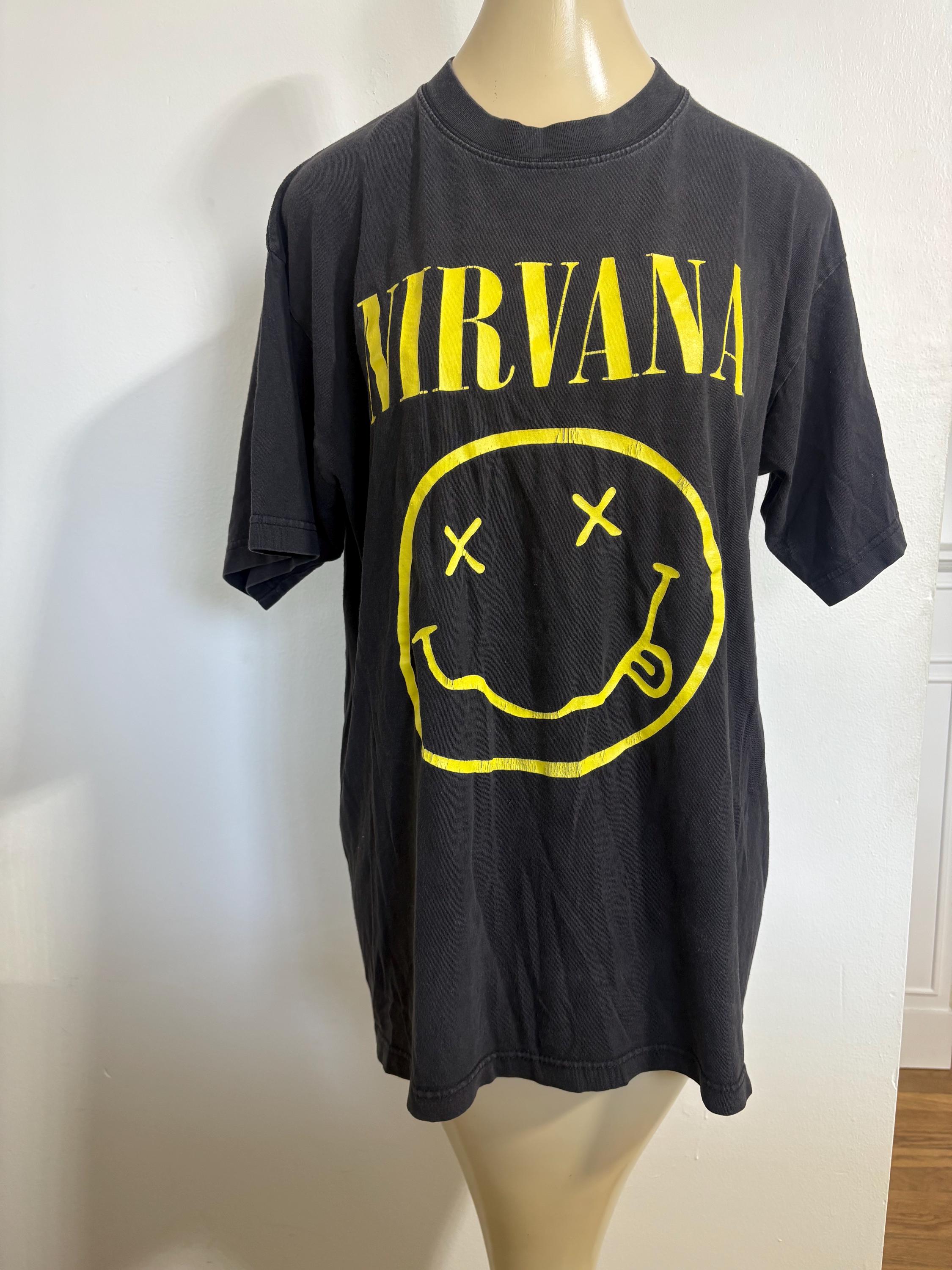 トップス NIRVANA VINTAGE LIKE SWEAT Nirvana Heart Shape Box T-Shirt Vintage Reprint Giant Tag Sz