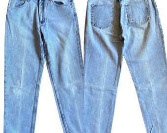 Vintage 90's DKNY Jeans Large Back Leather Patch Mens Vintage 90's DKNY Jeans Large Back Leather Patch Mens