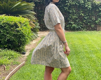 Vintage Floral Dress women’s medium pleated button up cuffed sleeves babydoll sweet back detail matching fabric belt belted 60s