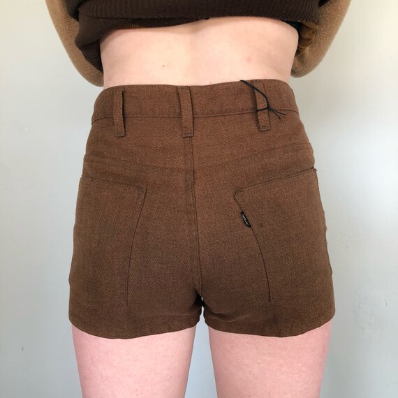 brown levi shorts