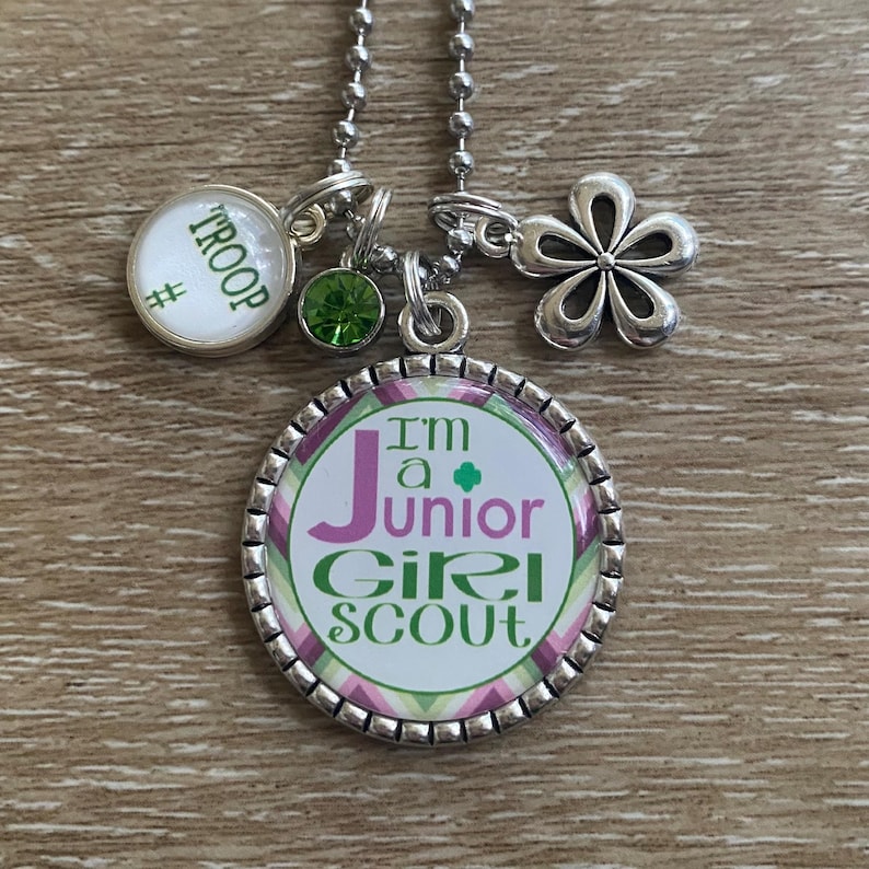 Collier pendentif scoute junior étiquette de sac, breloque personnalisée, cadeau de transition des troupes image 1