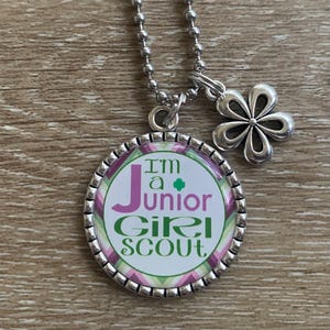 Collier pendentif scoute junior étiquette de sac, breloque personnalisée, cadeau de transition des troupes image 3